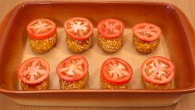 котлеты из индейки, жаренные с помидорами и сыром