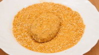 котлеты из индейки, жаренные с помидорами и сыром