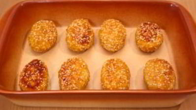 котлеты из индейки, жаренные с помидорами и сыром