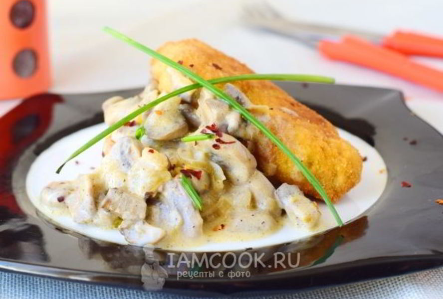 Котлеты картофельные с грибной подливкой