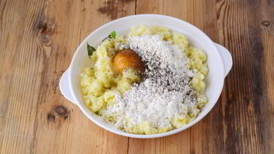 котлеты картофельные с грибной подливкой