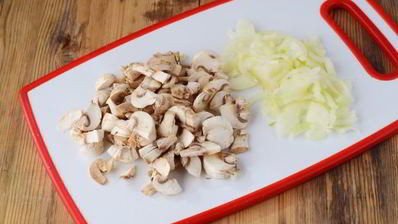 котлеты картофельные с грибной подливкой