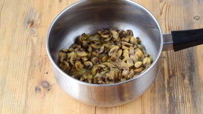 котлеты картофельные с грибной подливкой