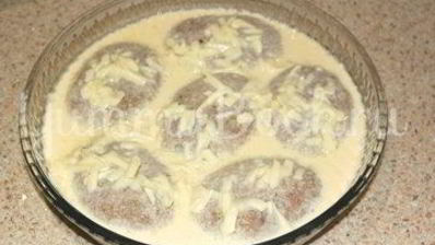 котлеты под сырным соусом