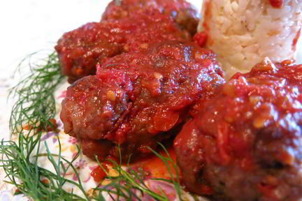Котлеты в винно-томатном соусе