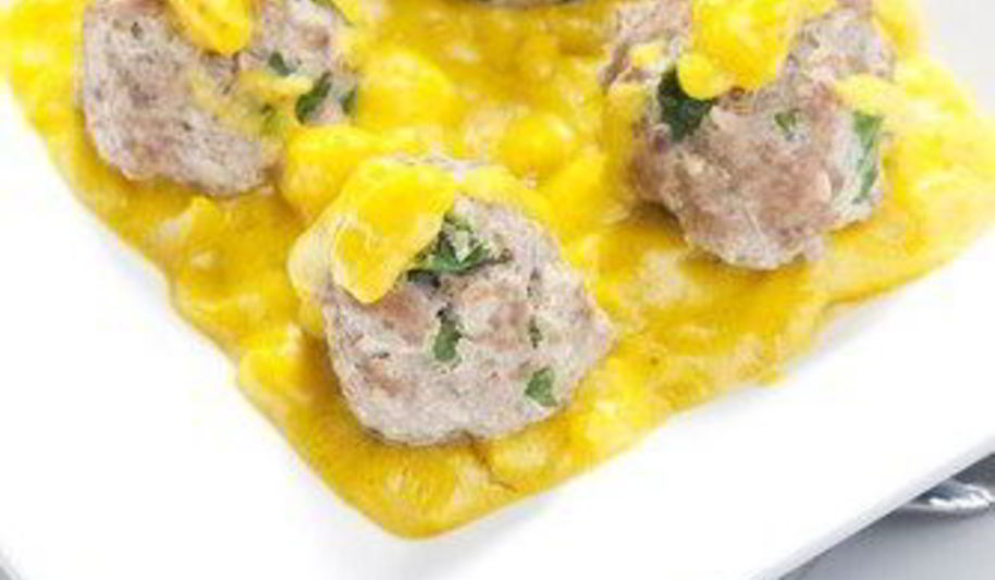 Рецепт куриных котлет с киноа и яблочным соусом