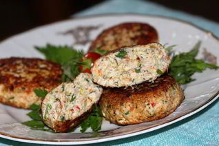 Куриные котлеты с творогом и овощами