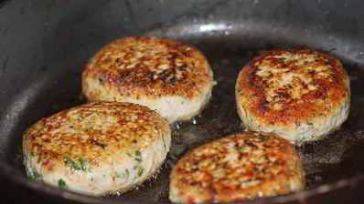 куриные котлеты с творогом и овощами