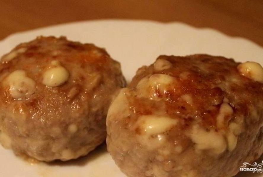 Мясные котлеты с сыром