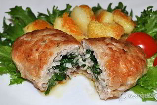 Мясные котлеты с зеленью и маслом