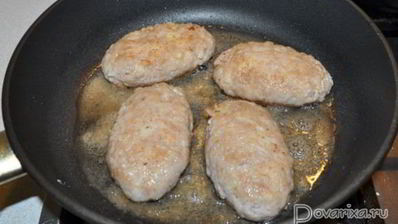 мясные котлеты с зеленью и маслом