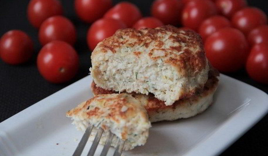 Рецепт нежных куриных котлет с творогом и кабачком