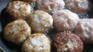 рыбные котлеты с подливкой