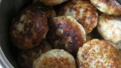 рыбные котлеты с подливкой