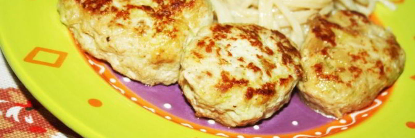 Сочные котлетки из индейки с кабачком и сметаной