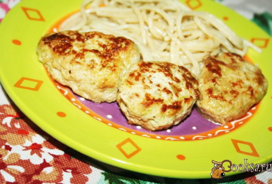 Сочные котлетки из индейки с кабачком и сметаной