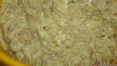 сочные котлетки из индейки с кабачком и сметаной