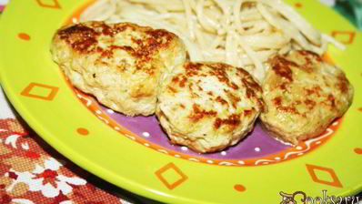 сочные котлетки из индейки с кабачком и сметаной