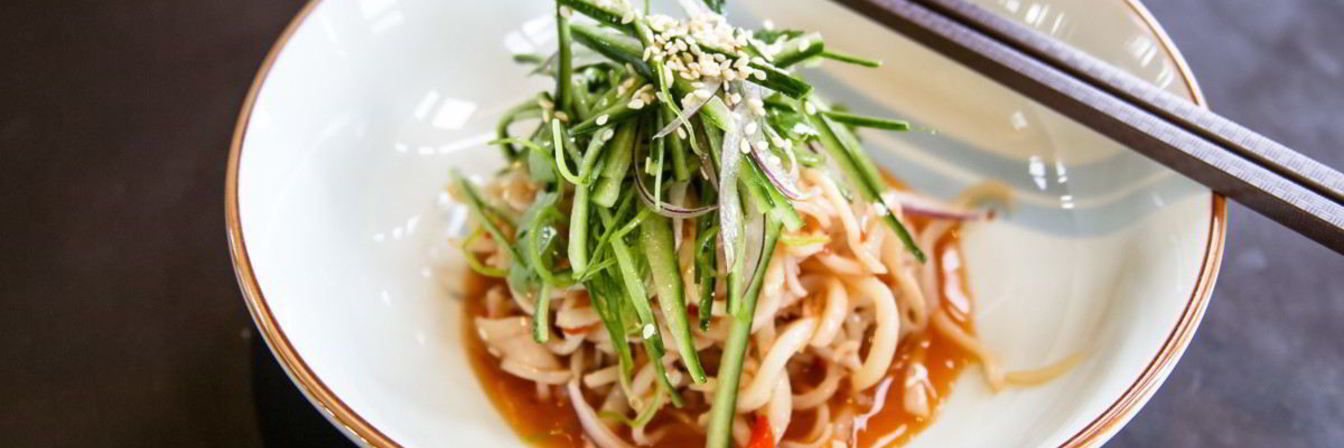 Лапша из кальмаров в кисло-сладком соусе