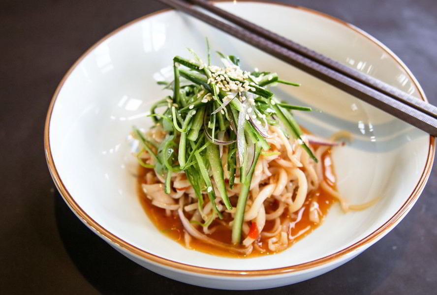 Лапша из кальмаров в кисло-сладком соусе