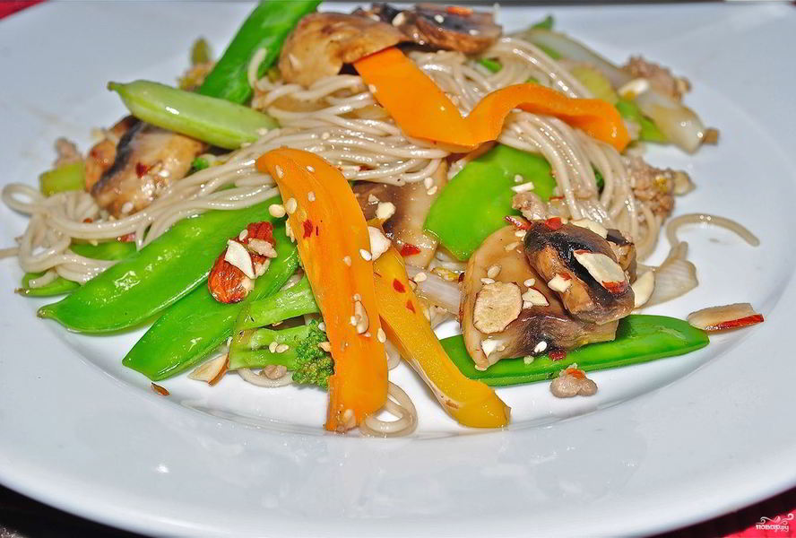 Лапша с овощами в воке