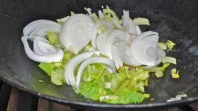 лапша с овощами в воке