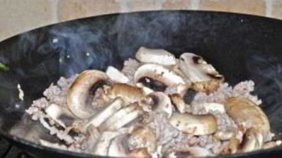 лапша с овощами в воке