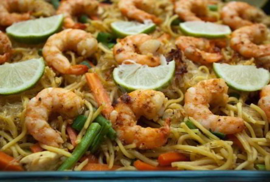 Лапша со свининой и креветками