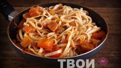 лапша удон с овощами в кисло-сладком соусе