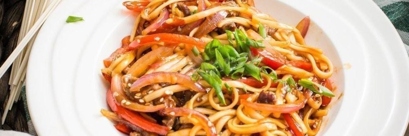 Лапша Удон со свининой в сладком соусе