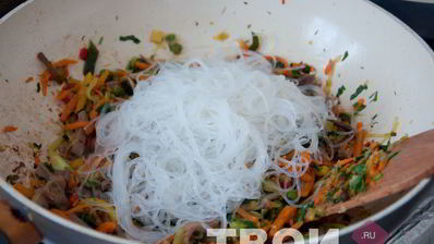 лапша в воке