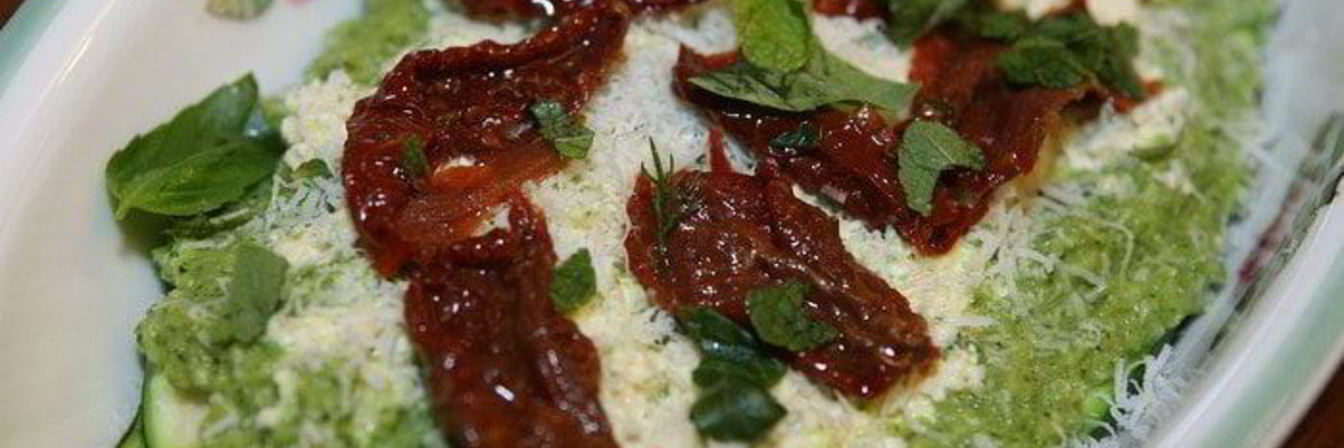 Лазанья из цукини с рикоттой и соусом песто