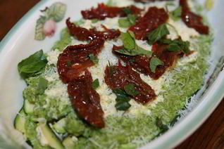 Лазанья из цукини с рикоттой и соусом песто