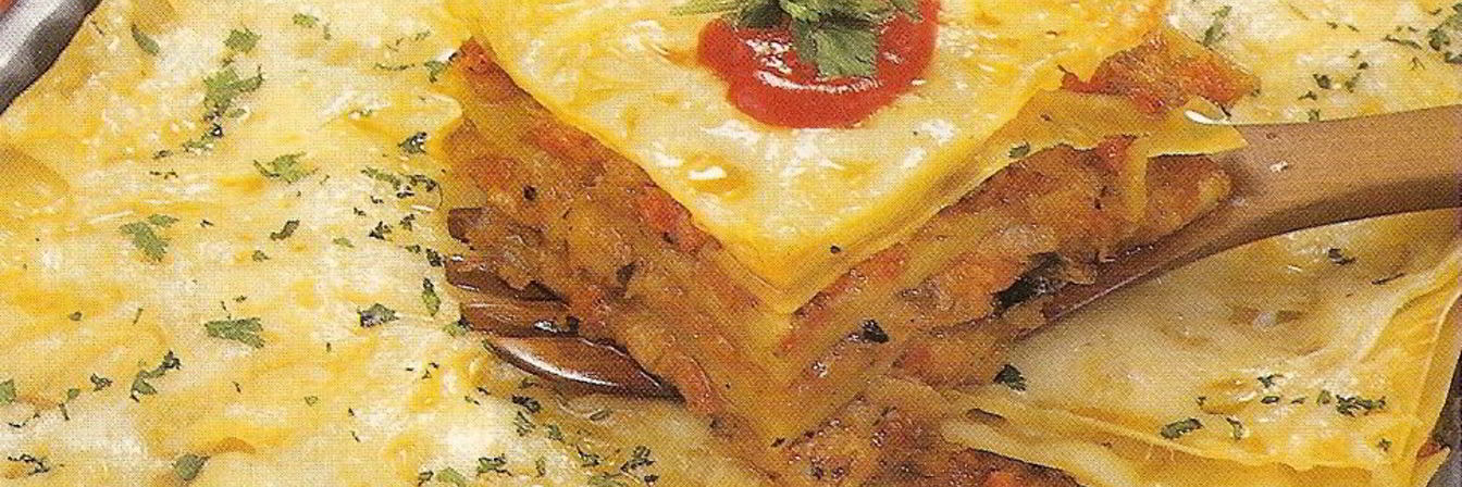 Лазанья с фаршем, капустой и острым сыром