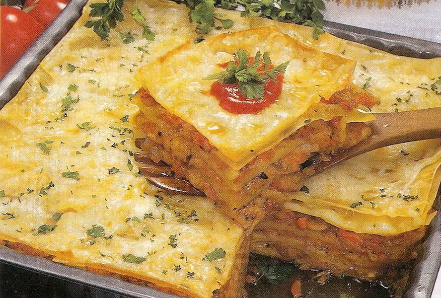 Лазанья с фаршем, капустой и острым сыром