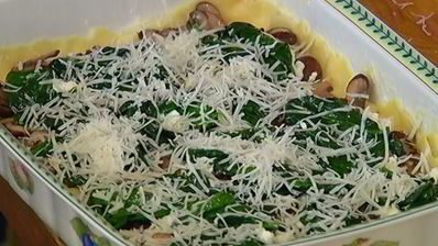 лазанья с грибами, козьим сыром и шпинатом