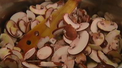 лазанья с грибами, козьим сыром и шпинатом