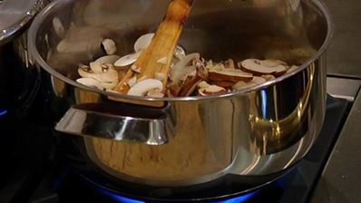 лазанья с грибами, козьим сыром и шпинатом