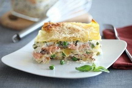 Лазанья с зеленым горошком и лососем