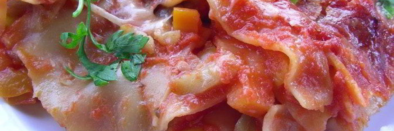 Овощная лазанья с томатным соусом