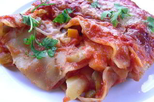 Овощная лазанья с томатным соусом