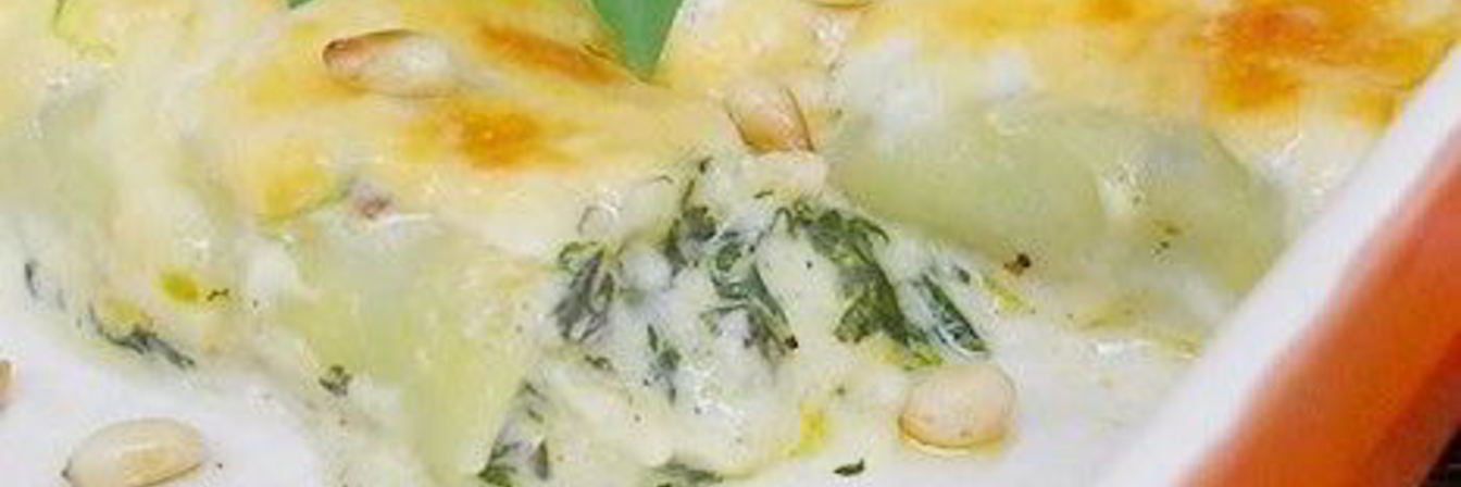 Каннеллони со шпинатом и сыром под соусом бешамель