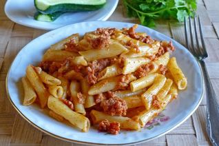 Макароны с фаршем и томатной пастой по флотски