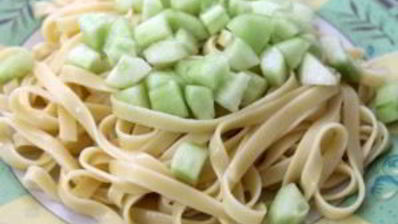 макароны с огурцами