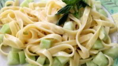 макароны с огурцами