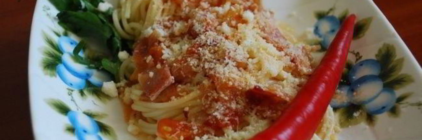 Паста Букатини Аматричиана с острым соусом
