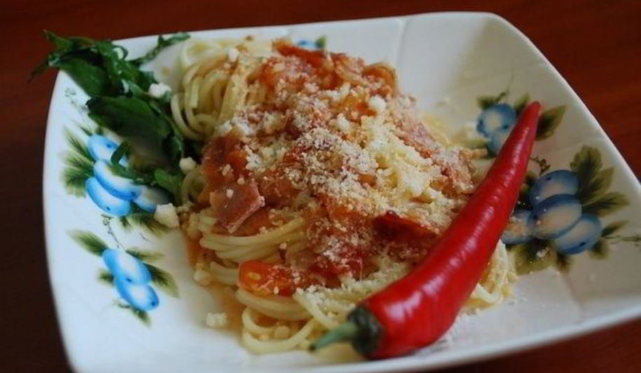 Рецепт пасты букатини аматричиана с острым соусом