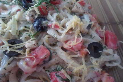 Паста феттучине со сливочным соусом и овощами