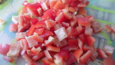 паста феттучине со сливочным соусом и овощами