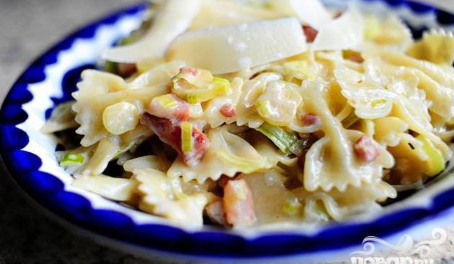 Рецепт пасты с беконом и луком